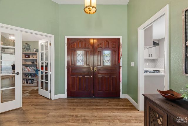 9800 Mesa Oak Drive, Bakersfield, CA 93311
