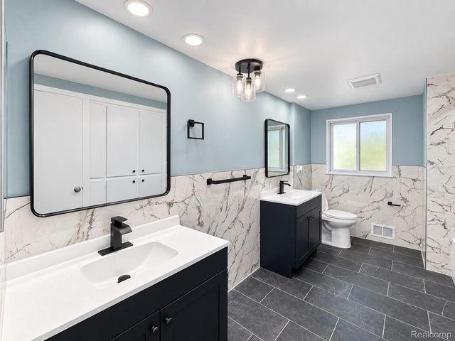 30345 Lund Avenue, Warren, MI 48093