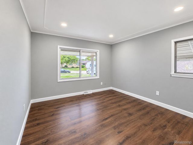 30345 Lund Avenue, Warren, MI 48093