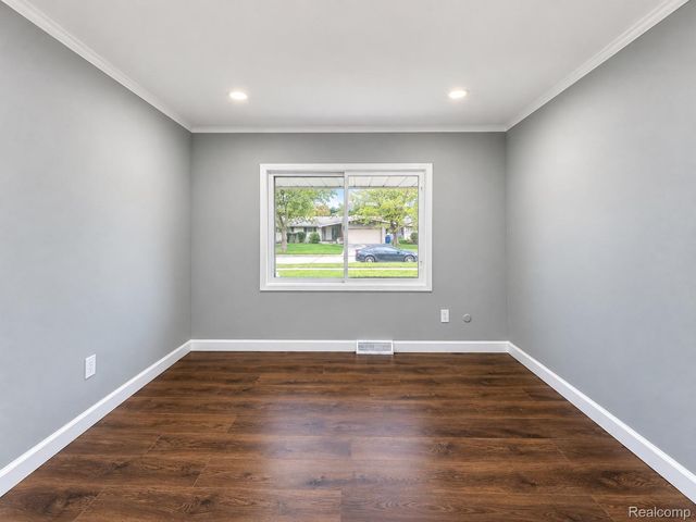 30345 Lund Avenue, Warren, MI 48093
