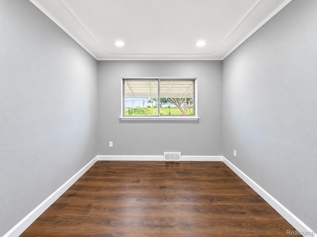 30345 Lund Avenue, Warren, MI 48093