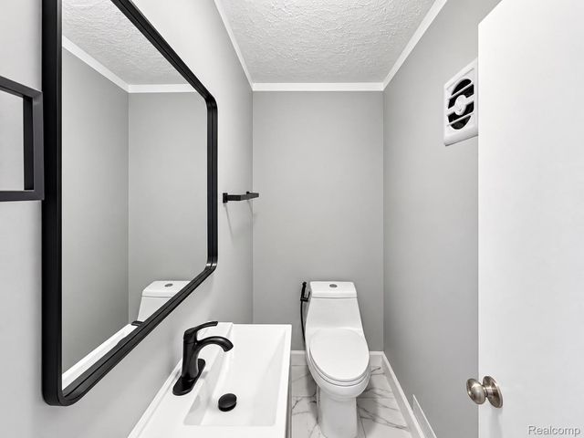 30345 Lund Avenue, Warren, MI 48093