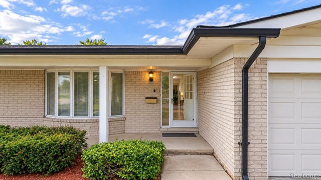 30345 Lund Avenue, Warren, MI 48093