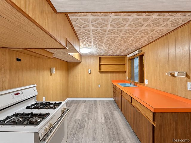 30345 Lund Avenue, Warren, MI 48093