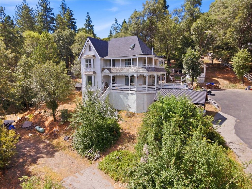 Image 1 of property listing at 450 N Dart Canyon, Crestline, CA 92325