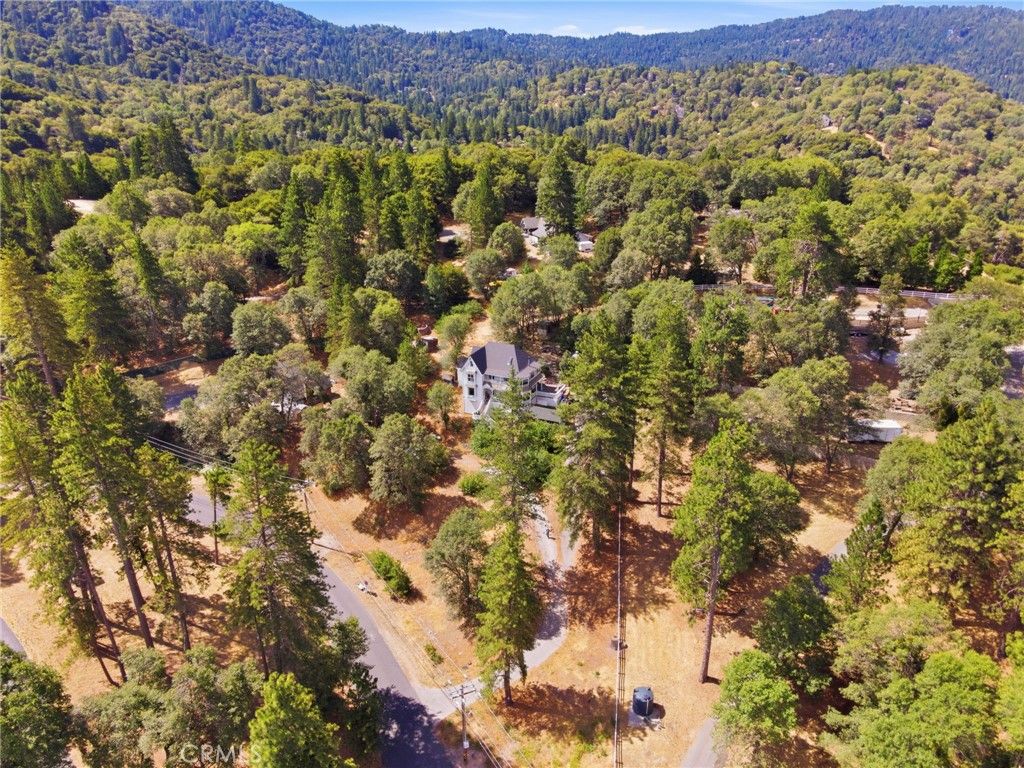 Image 2 of property listing at 450 N Dart Canyon, Crestline, CA 92325