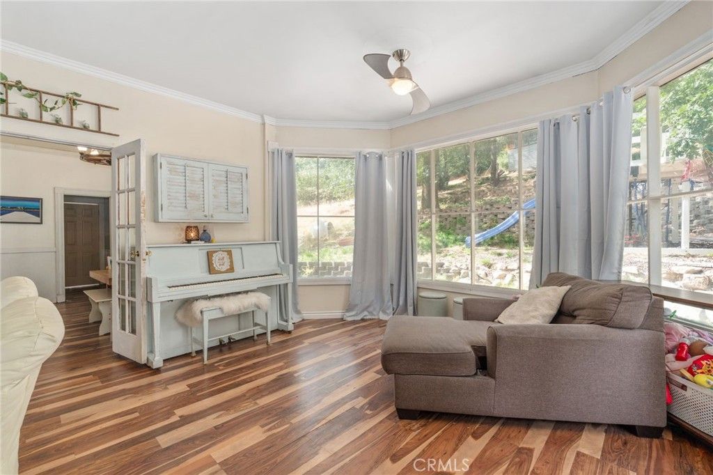 Image 20 of property listing at 450 N Dart Canyon, Crestline, CA 92325