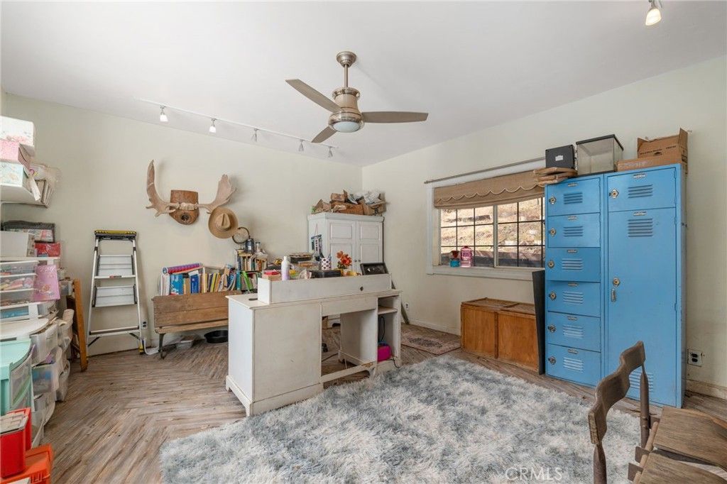 Image 23 of property listing at 450 N Dart Canyon, Crestline, CA 92325