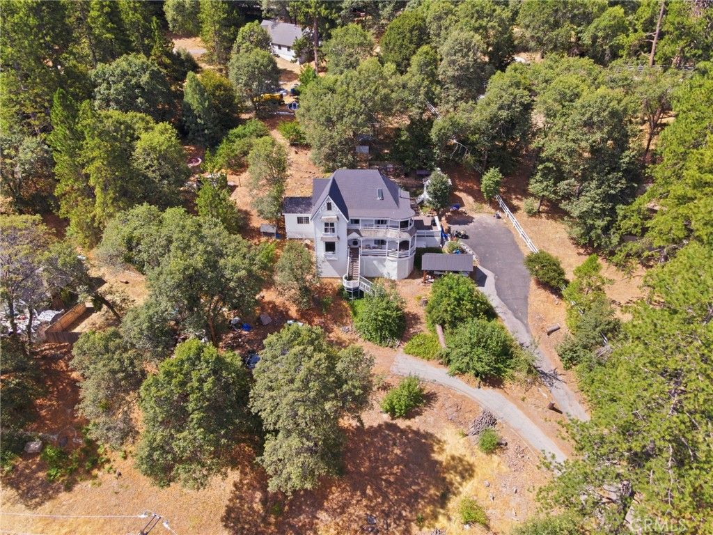 Image 4 of property listing at 450 N Dart Canyon, Crestline, CA 92325