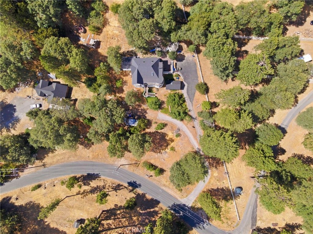 Image 5 of property listing at 450 N Dart Canyon, Crestline, CA 92325