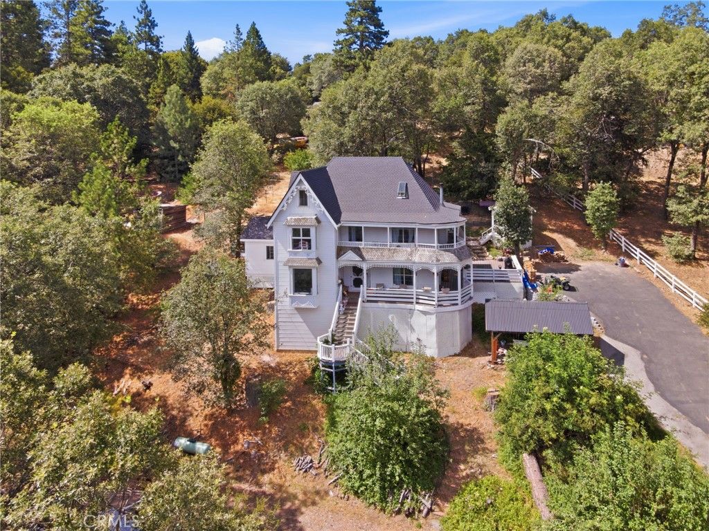 Image 6 of property listing at 450 N Dart Canyon, Crestline, CA 92325