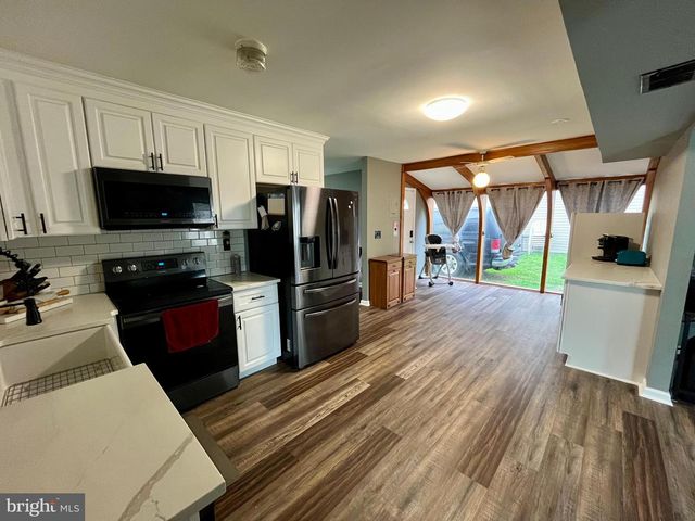 87 VILLAGE DR, Barnegat, NJ 08005