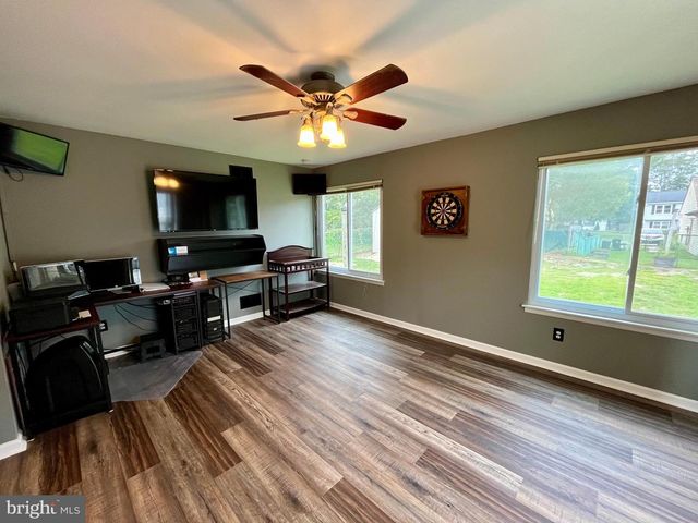 87 VILLAGE DR, Barnegat, NJ 08005