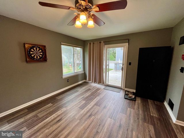 87 VILLAGE DR, Barnegat, NJ 08005