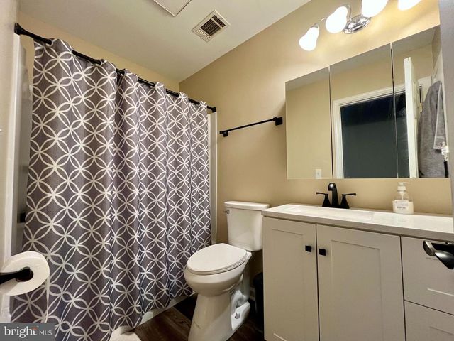 87 VILLAGE DR, Barnegat, NJ 08005