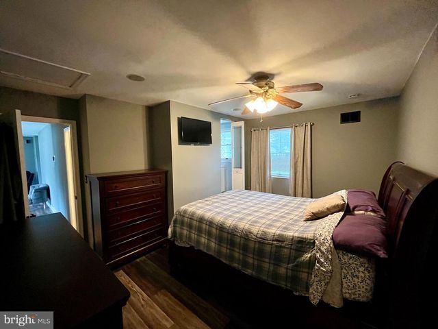 87 VILLAGE DR, Barnegat, NJ 08005