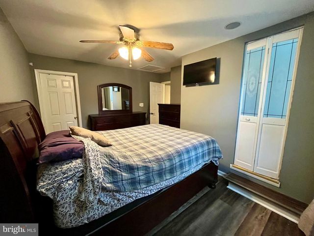 87 VILLAGE DR, Barnegat, NJ 08005