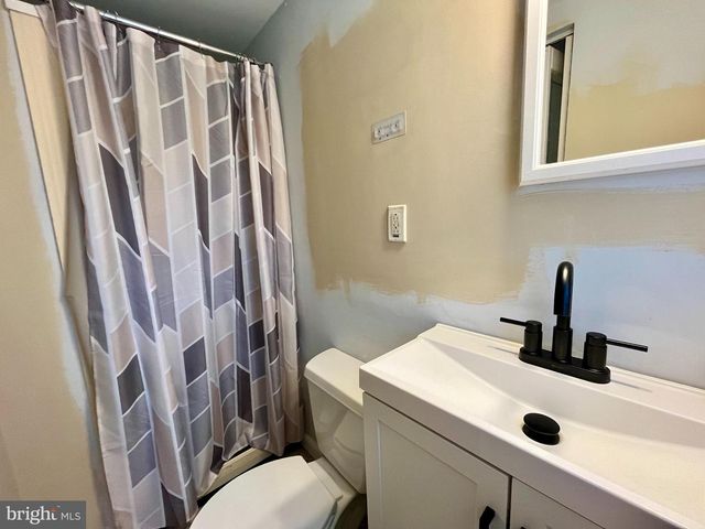 87 VILLAGE DR, Barnegat, NJ 08005