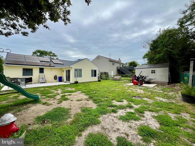 87 VILLAGE DR, Barnegat, NJ 08005