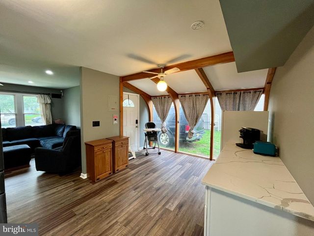 87 VILLAGE DR, Barnegat, NJ 08005