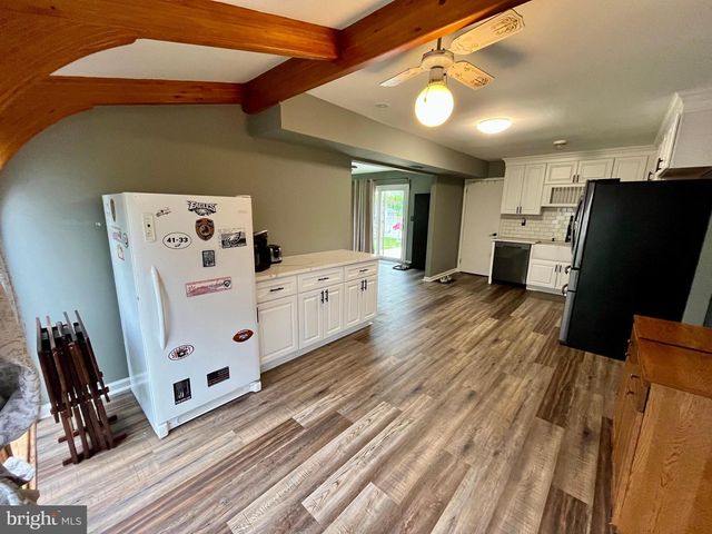 87 VILLAGE DR, Barnegat, NJ 08005