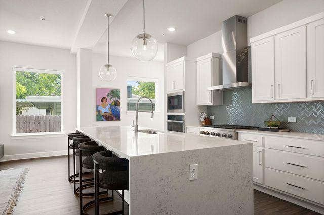 2005 Winsted LN B, Austin, TX 78703