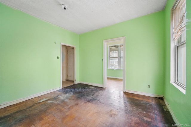 3348 Fenton Avenue, Bronx, NY 10469