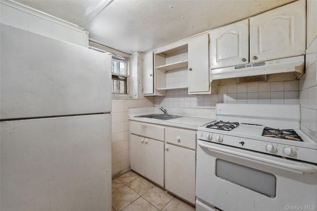 3348 Fenton Avenue, Bronx, NY 10469