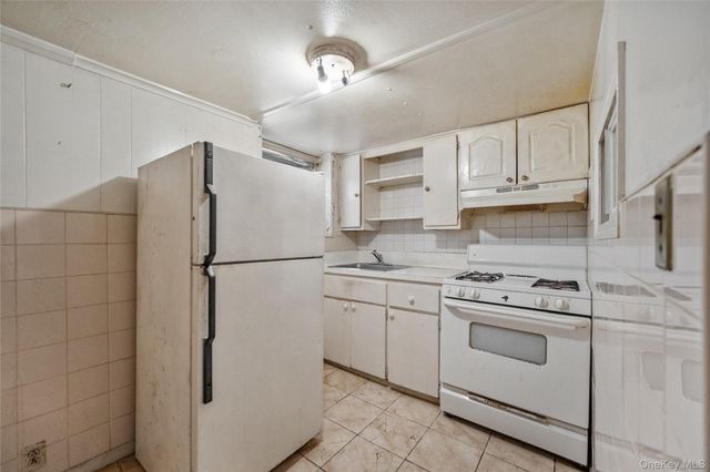 3348 Fenton Avenue, Bronx, NY 10469