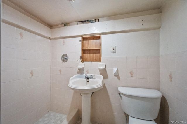 3348 Fenton Avenue, Bronx, NY 10469