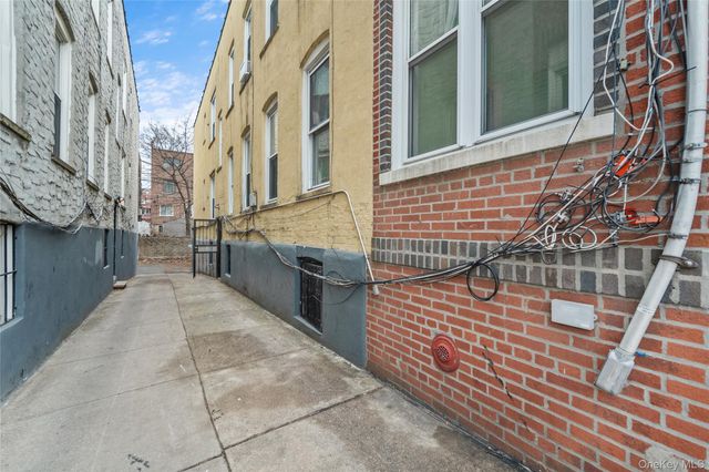 3348 Fenton Avenue, Bronx, NY 10469