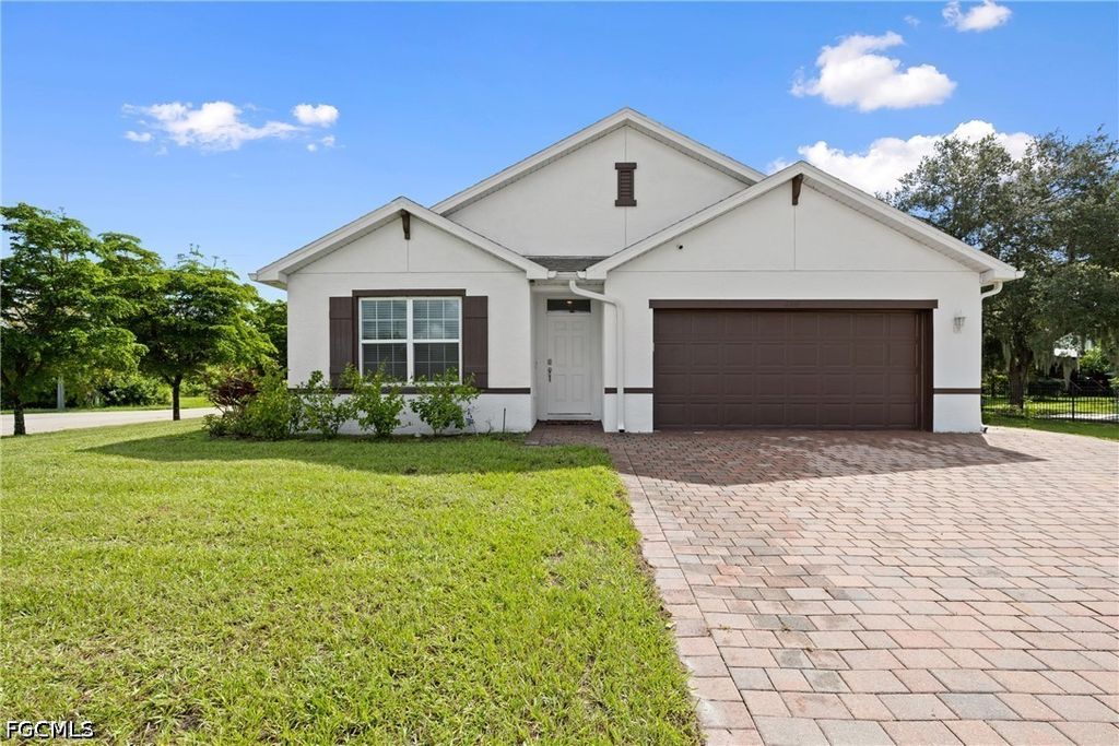 2261 Webster RD, Alva, FL 33920