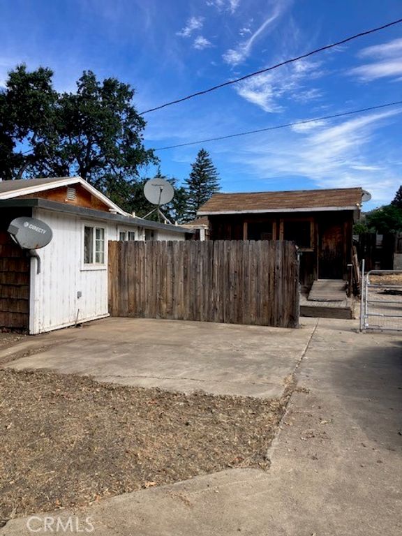 Image 5 of property listing at 14026 Lakeshore, Clearlake, CA 95422