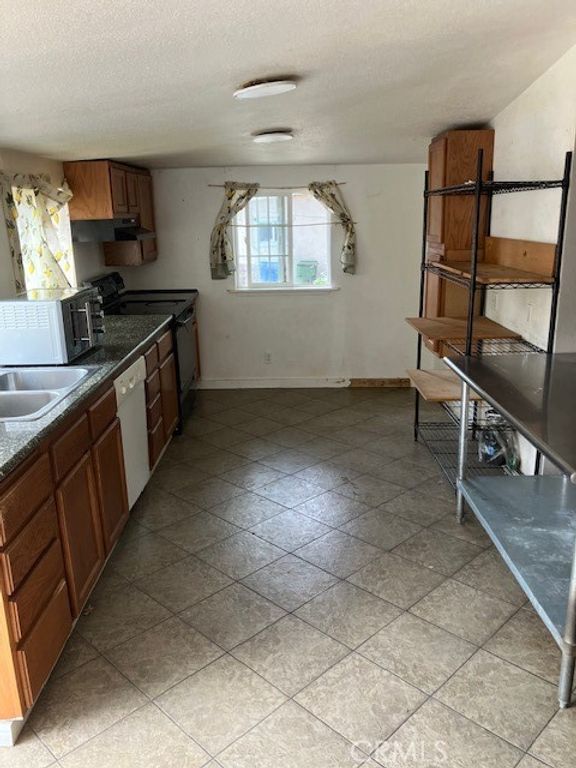 Image 8 of property listing at 14026 Lakeshore, Clearlake, CA 95422