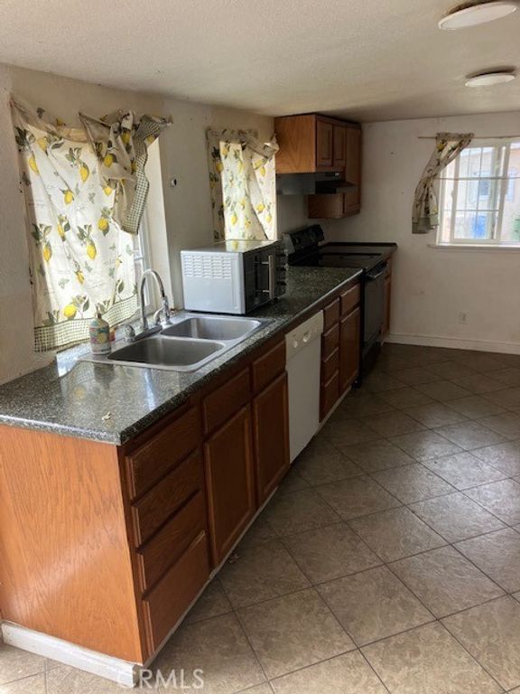 Image 9 of property listing at 14026 Lakeshore, Clearlake, CA 95422
