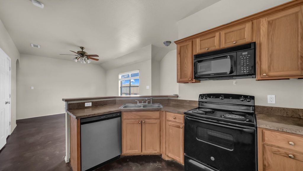 141 Lindas Creek Lane, Weatherford, TX 76088