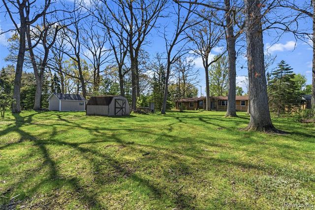 4191 Mccandlish Road, Grand Blanc, MI 48439