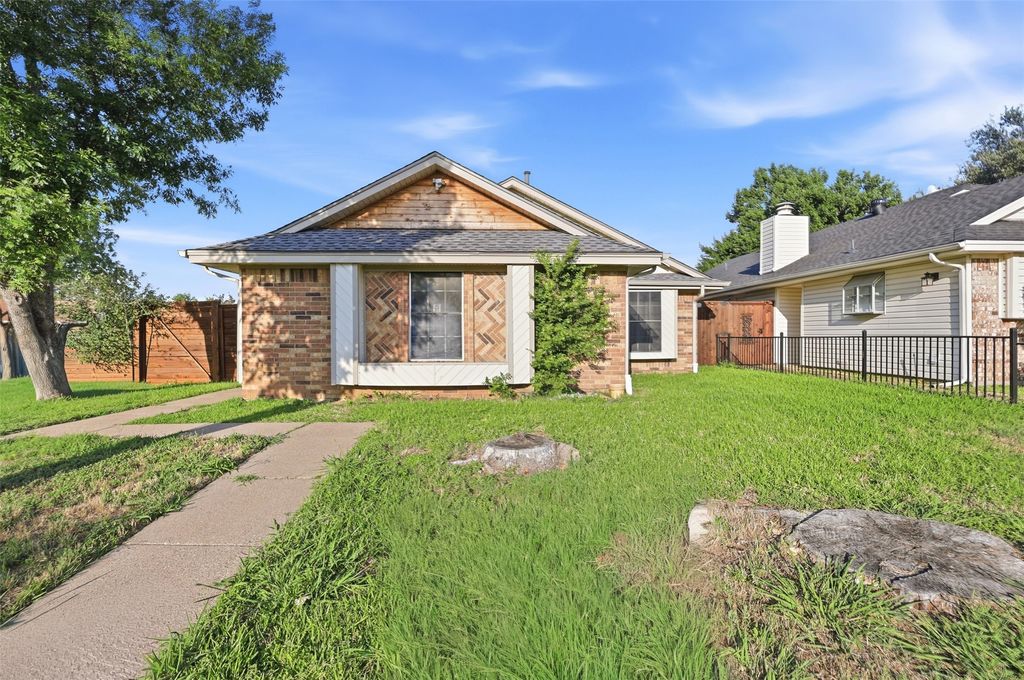 324 Crooked Lane, Mesquite, TX 75149
