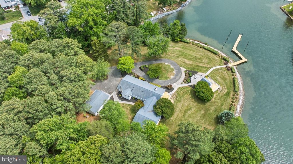 Image 101 of property listing at 160 BAMBOUSHAY LN, Solomons, MD 20688