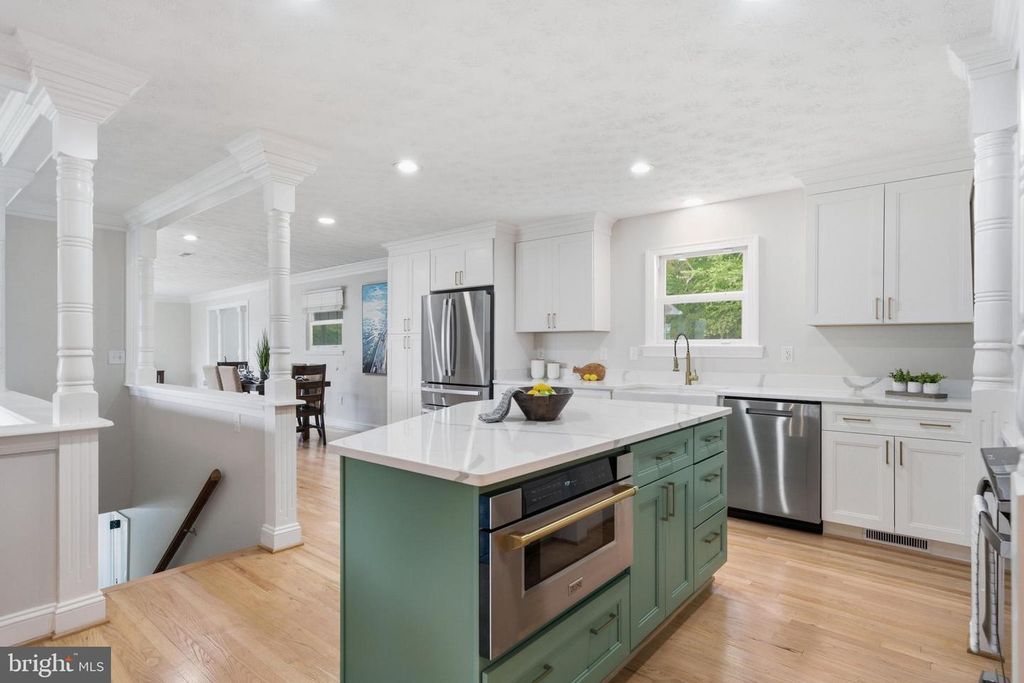 Image 14 of property listing at 160 BAMBOUSHAY LN, Solomons, MD 20688