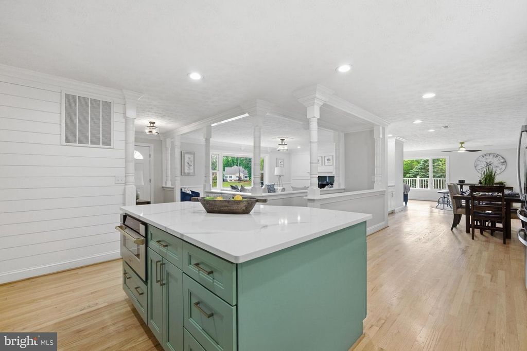 Image 17 of property listing at 160 BAMBOUSHAY LN, Solomons, MD 20688