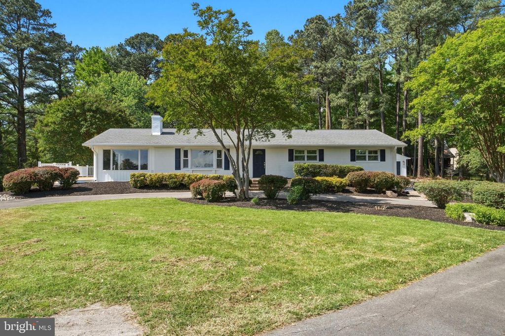 Image 2 of property listing at 160 BAMBOUSHAY LN, Solomons, MD 20688