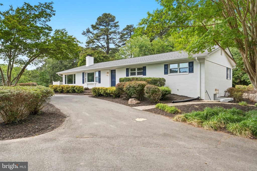 Image 3 of property listing at 160 BAMBOUSHAY LN, Solomons, MD 20688