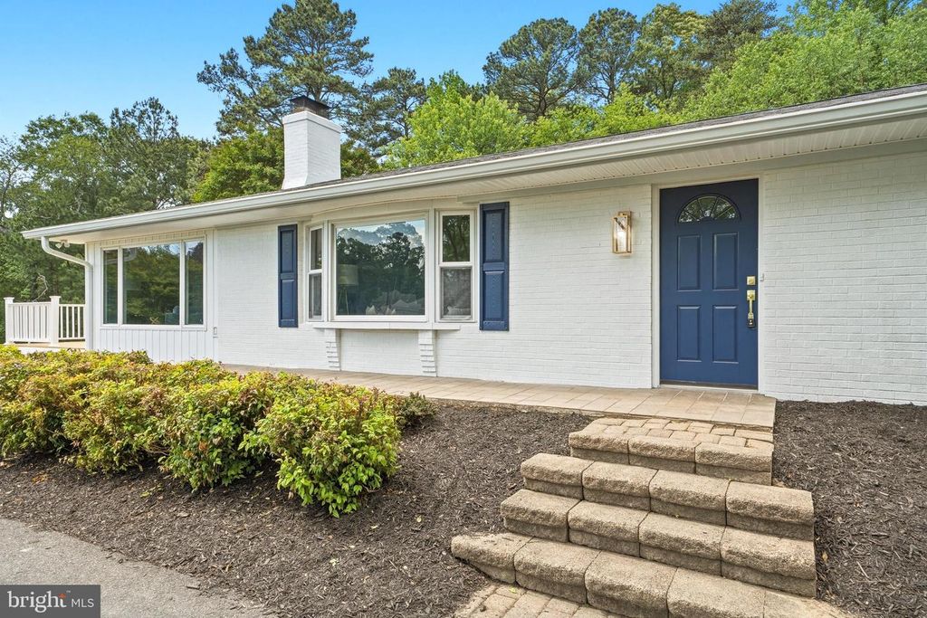 Image 4 of property listing at 160 BAMBOUSHAY LN, Solomons, MD 20688