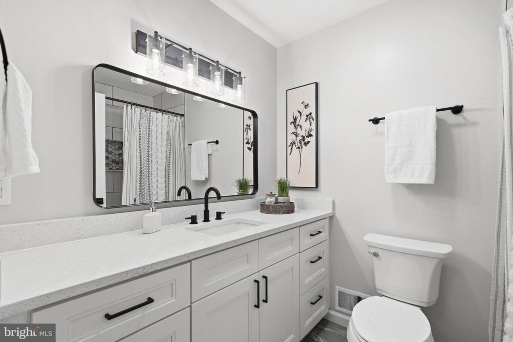 Image 59 of property listing at 160 BAMBOUSHAY LN, Solomons, MD 20688