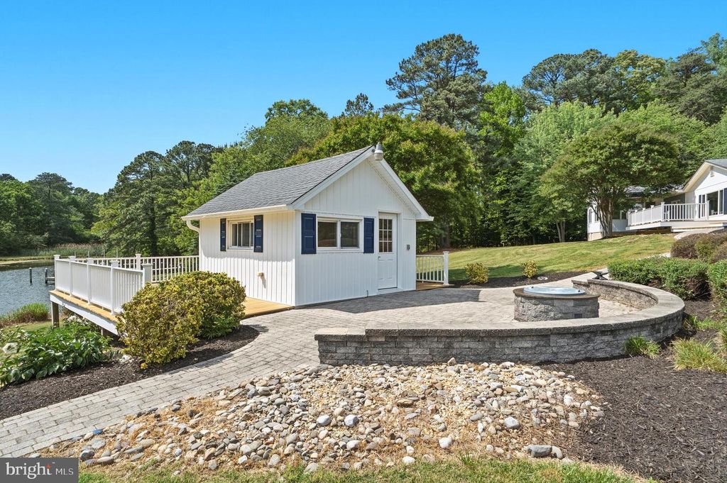 Image 78 of property listing at 160 BAMBOUSHAY LN, Solomons, MD 20688