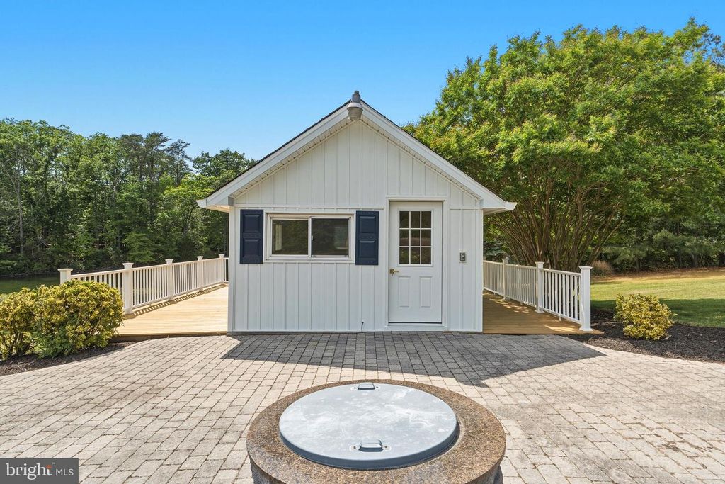 Image 79 of property listing at 160 BAMBOUSHAY LN, Solomons, MD 20688
