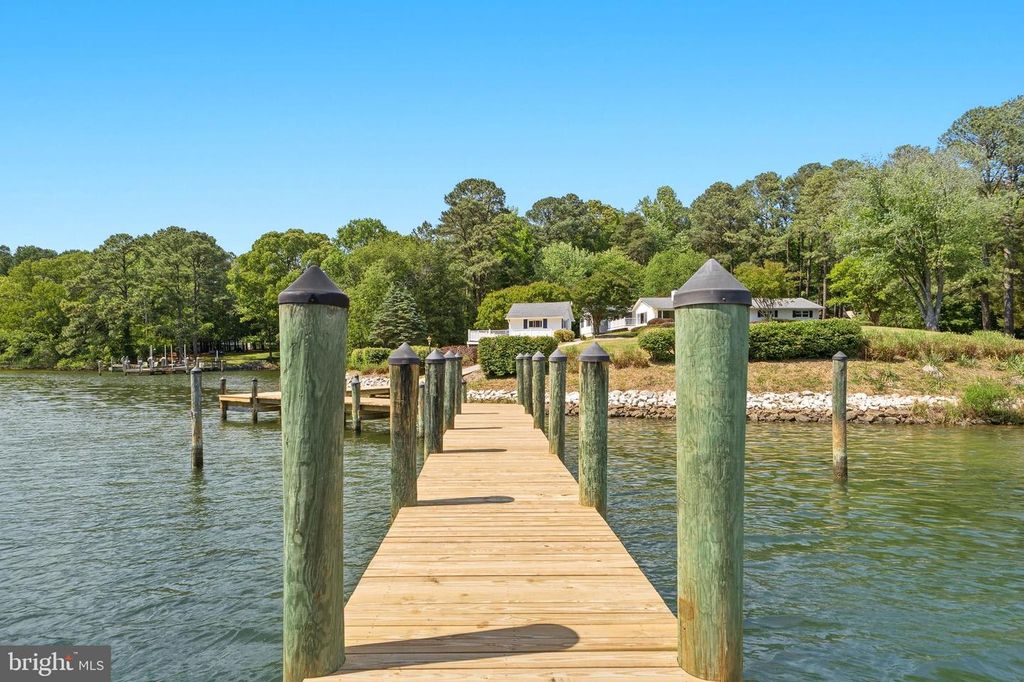 Image 85 of property listing at 160 BAMBOUSHAY LN, Solomons, MD 20688