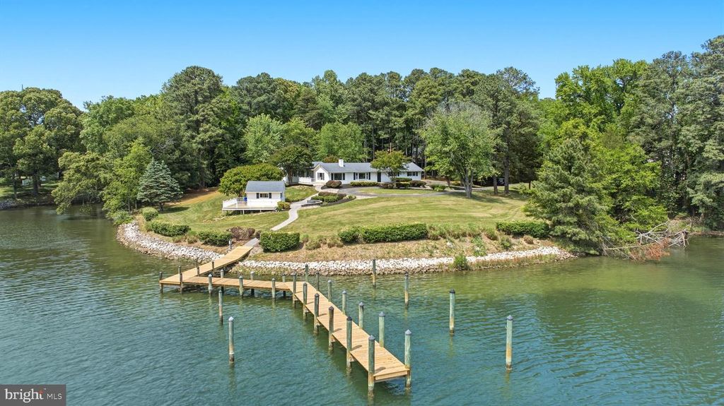 Image 89 of property listing at 160 BAMBOUSHAY LN, Solomons, MD 20688