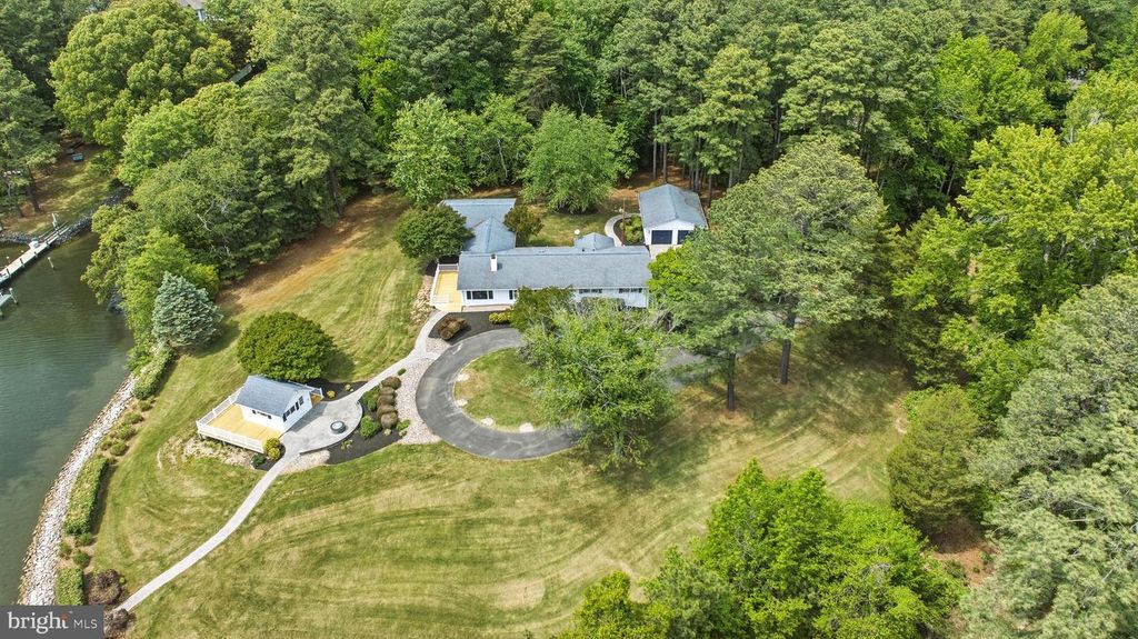 Image 96 of property listing at 160 BAMBOUSHAY LN, Solomons, MD 20688